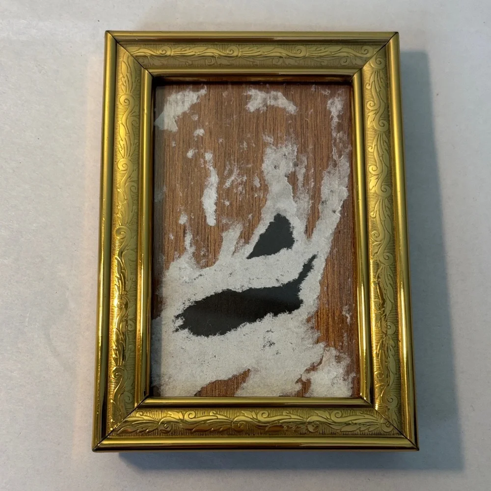 Fetco International Inc Elegant Gold Tone Picture Frame